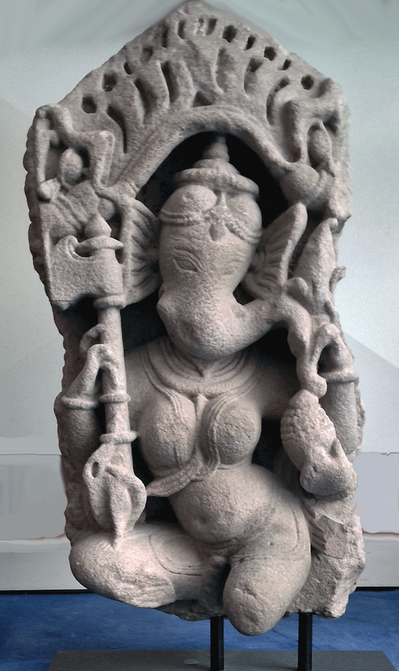 8 - Inde - Ganeshani, rarissime représentation de Ganesh-  Grés gris - Inde médiévale : 12/13 ème s.- H : 50 cm
